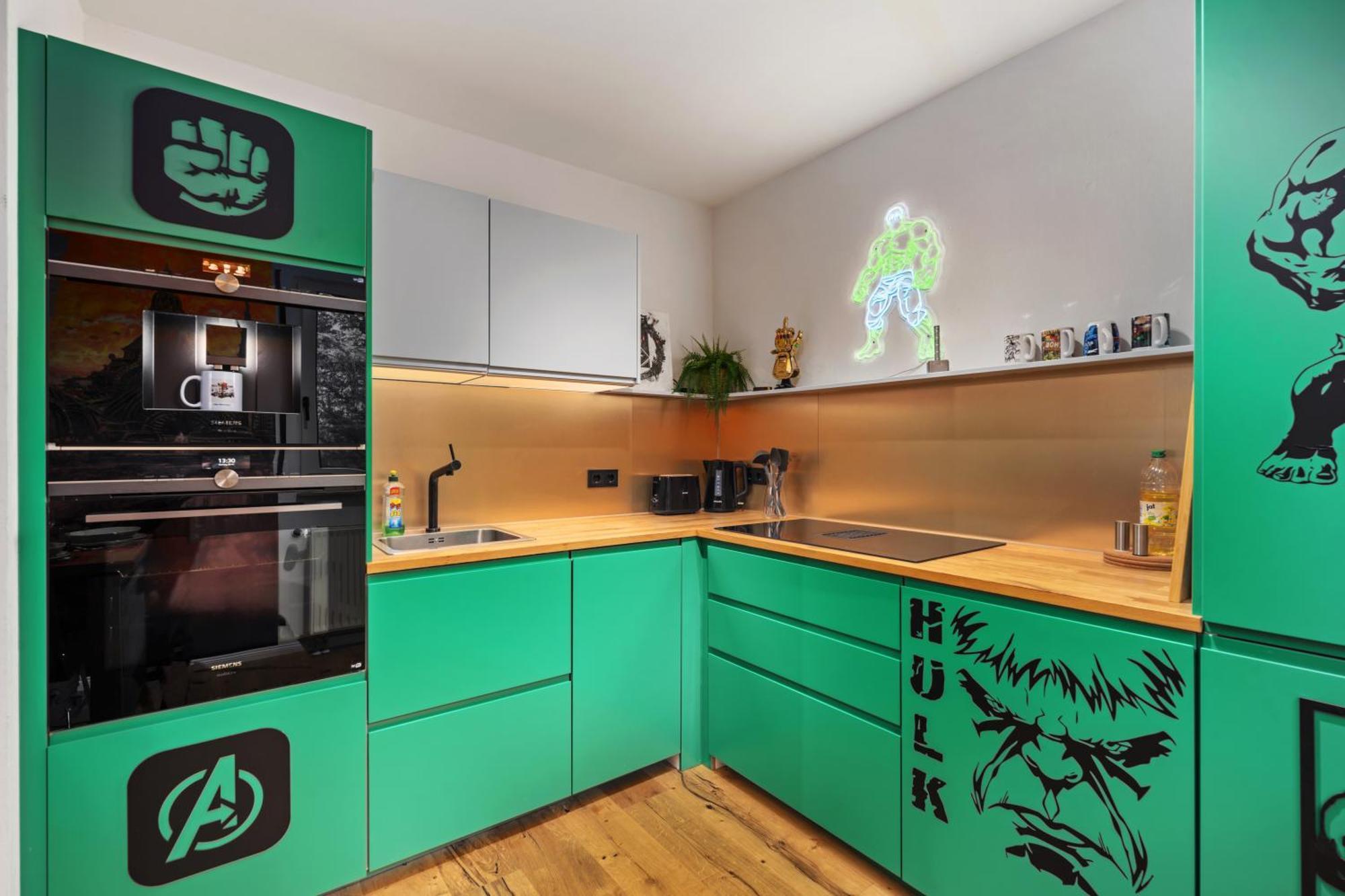 Edler Wohnraum Disney Marvel Studio Mit Balkon, Boxspringbett, Kaffeevollautomat, Lift & Parkplatz Chemnitz Esterno foto
